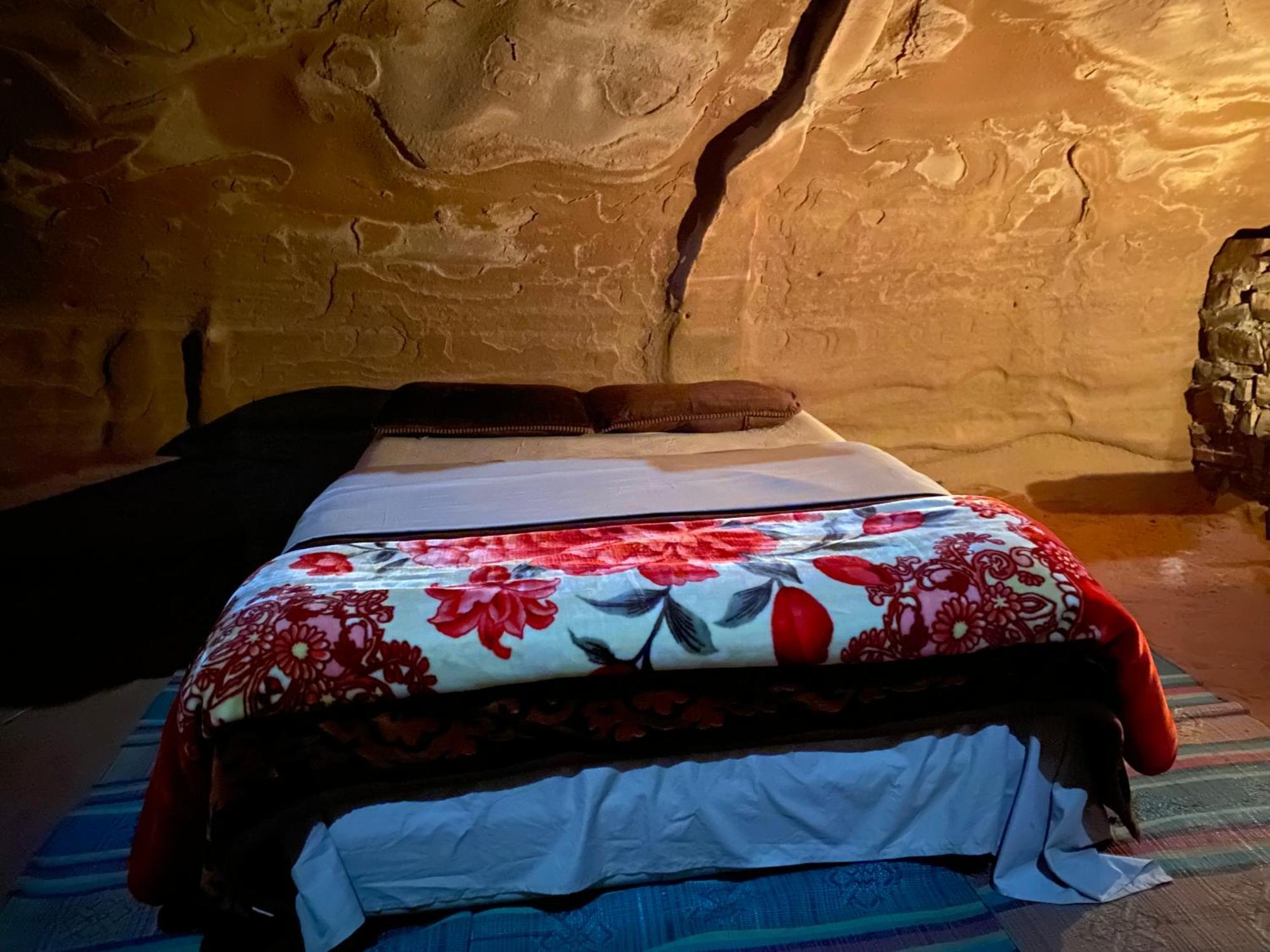 Wadi Rum Cave Camping 외부 사진